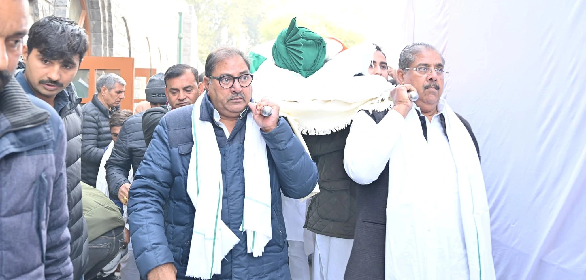 सिरसा के तेजा खेड़ा फार्म में राजकीय सम्मान के साथ दी चौधरी ओम प्रकाश चौटाला का अंतिम विदाई